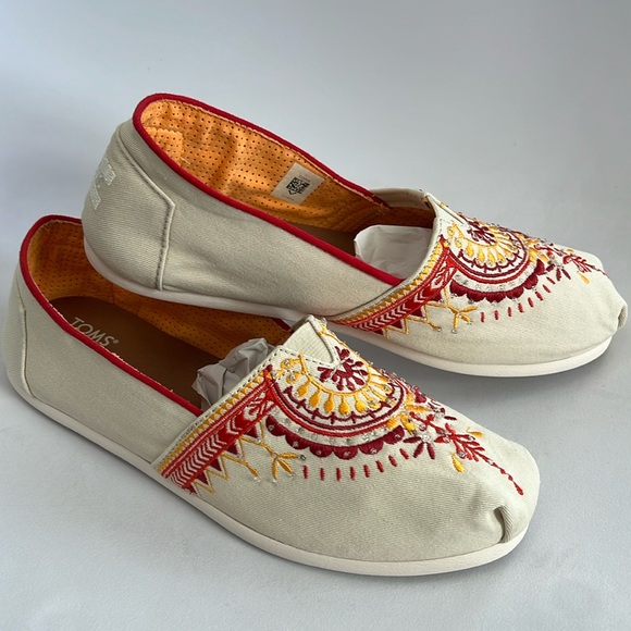 Toms Shoes - TOMS Women’s Classic Natural Canvas Beaded Embroidery Slip On